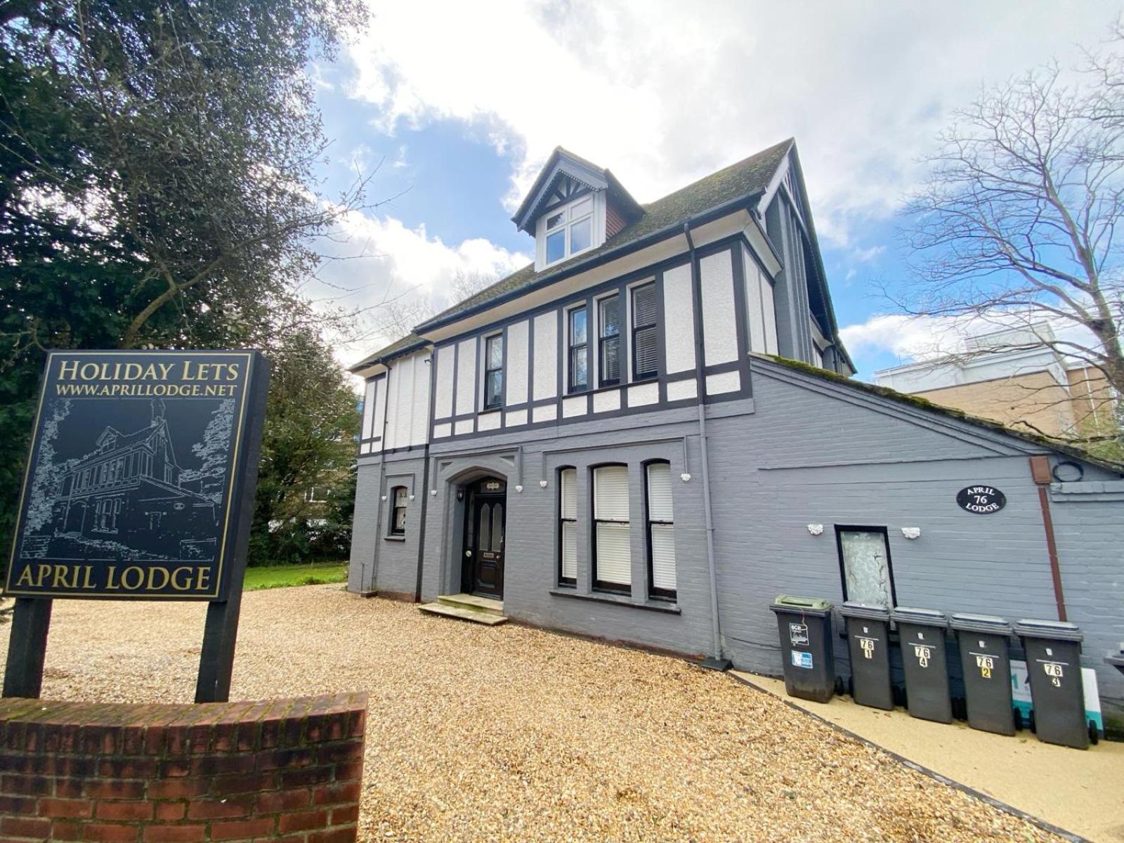 Summer Breeze. 3-Bed Apartment Close To The Beach Bournemouth Exterior foto